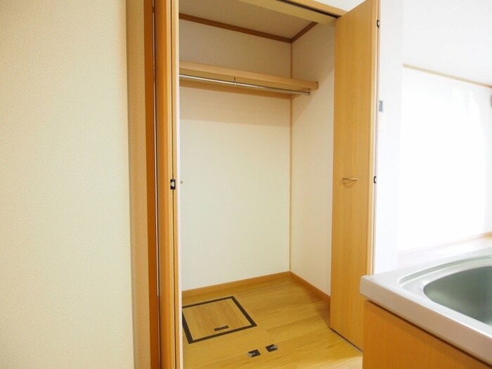 物件内観写真7　(収納)