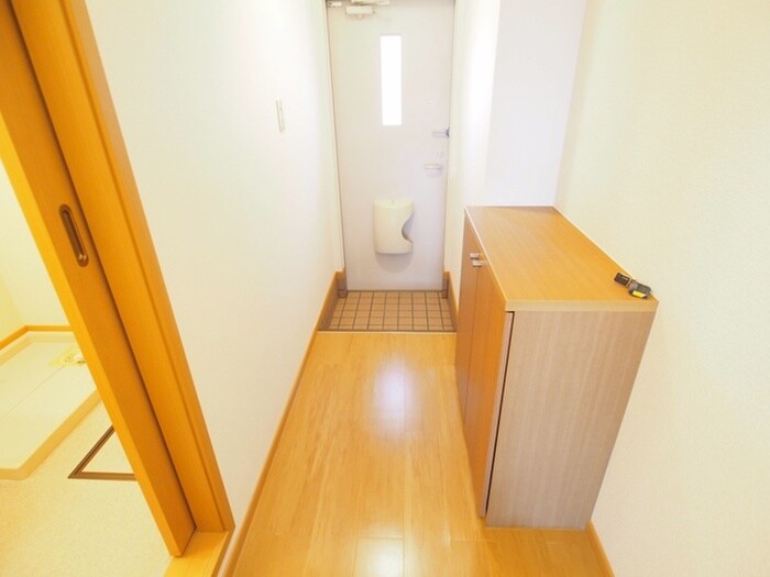 物件内観写真8　(玄関)