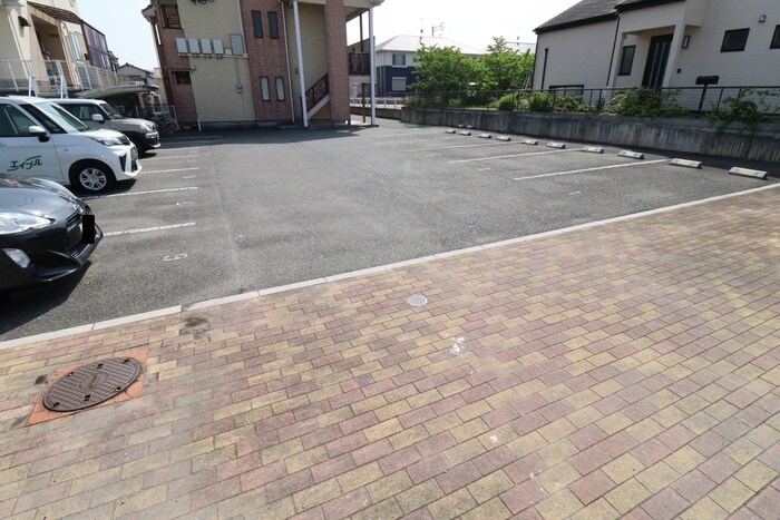 物件外観写真3　(駐車場)