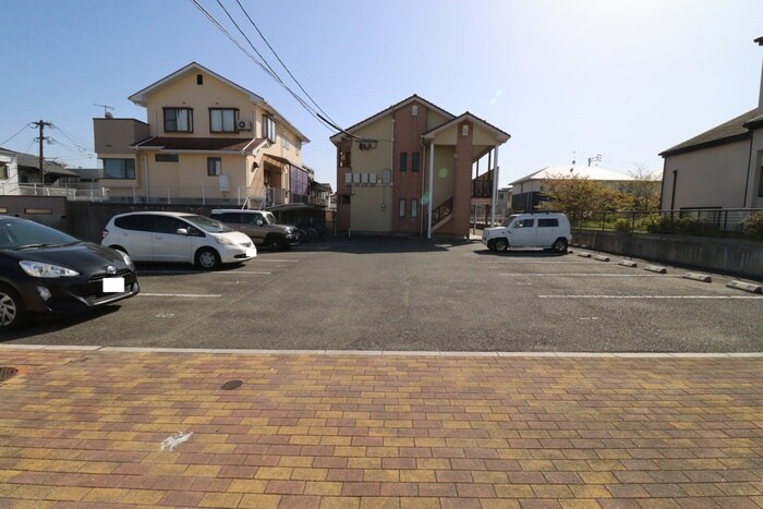 物件外観写真6　(駐車場)