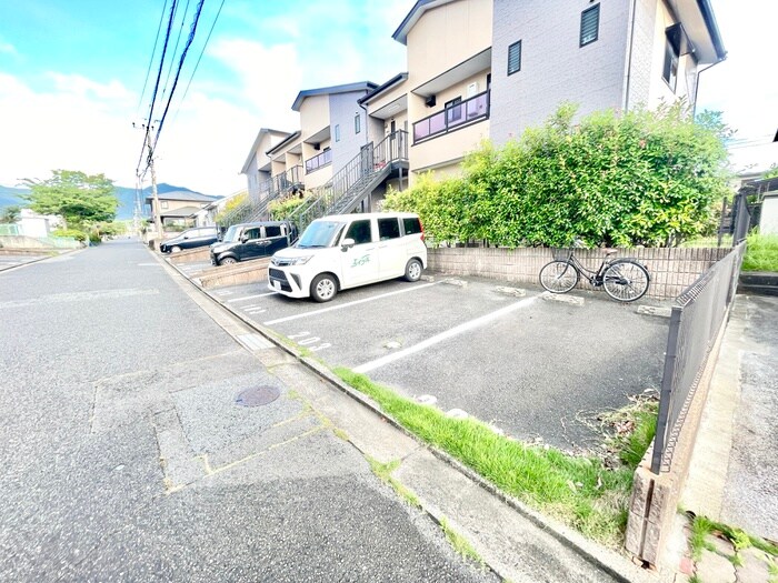 物件外観写真2　(駐車場)