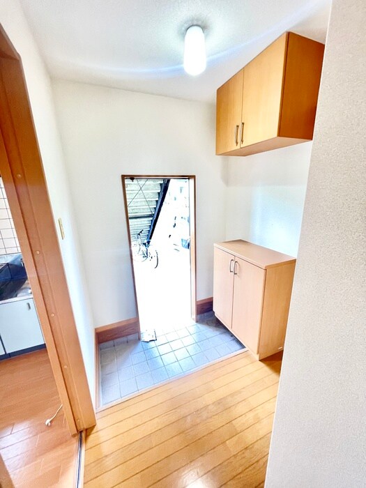 物件内観写真10　(玄関)