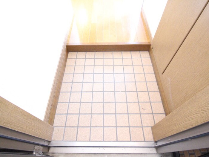 物件内観写真10　(玄関)