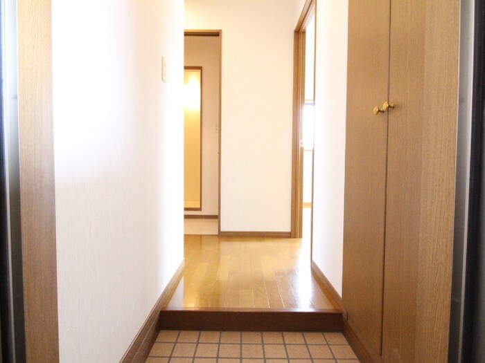 物件内観写真11　(廊下)