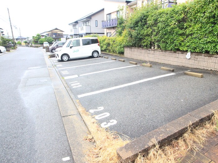 物件外観写真2　(駐車場)