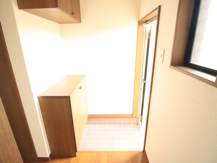 物件内観写真10　(玄関)