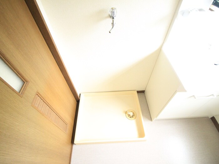 物件内観写真16　(洗濯機置場)