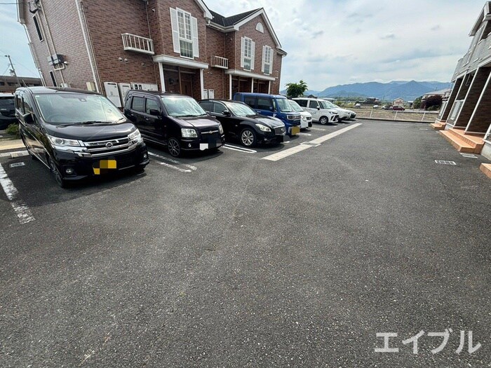 物件外観写真2　(駐車場)