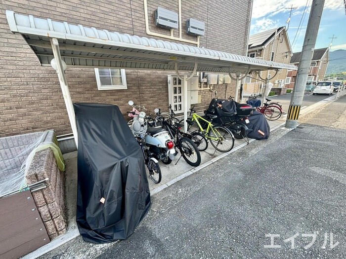 物件外観写真3　(駐輪場)