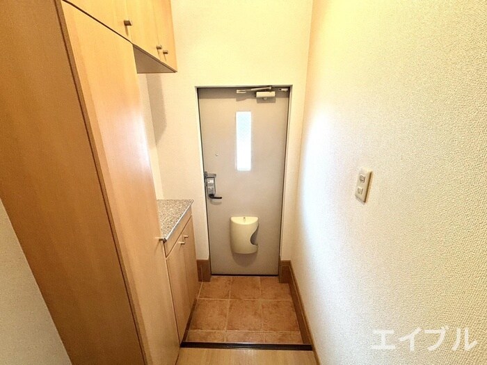 物件内観写真17　(玄関)