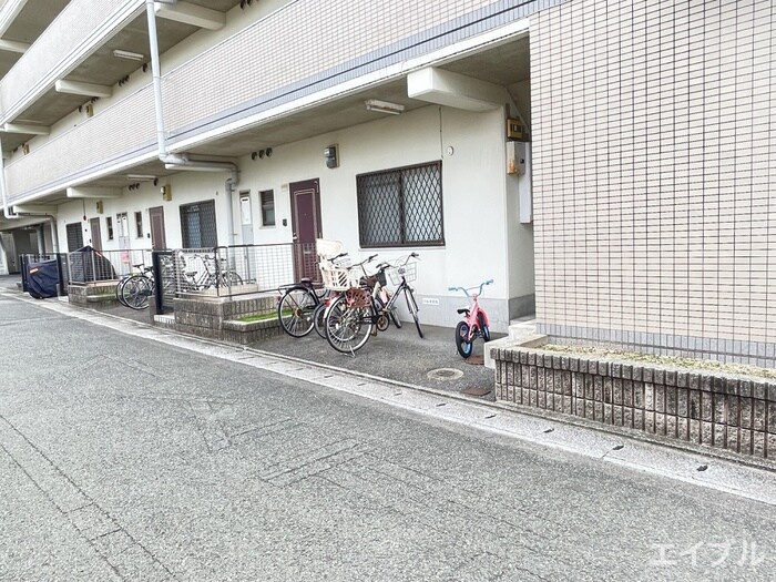 物件外観写真6　(駐輪場)