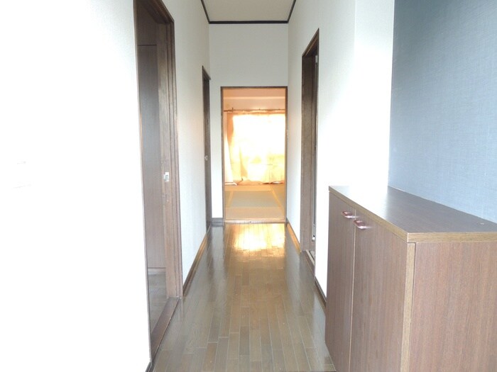 物件内観写真10　(玄関)