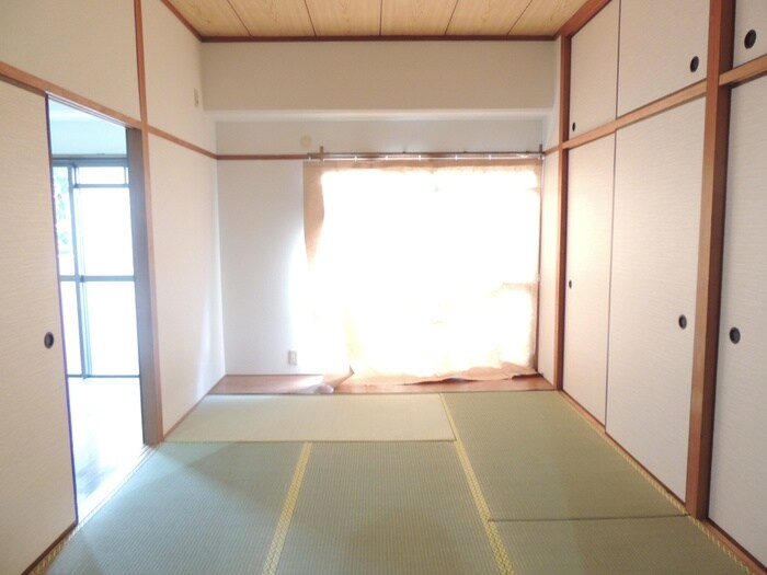 物件内観写真11　(室内からの展望)