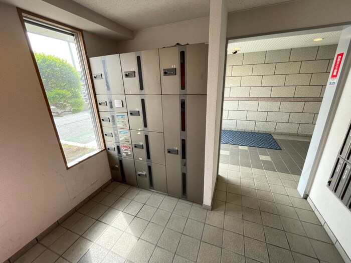 物件外観写真4　(エントランス部分)