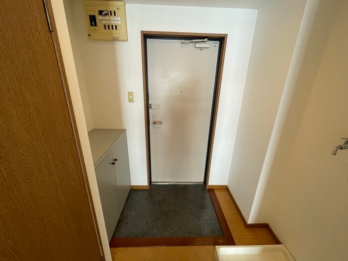 物件内観写真9　(玄関)