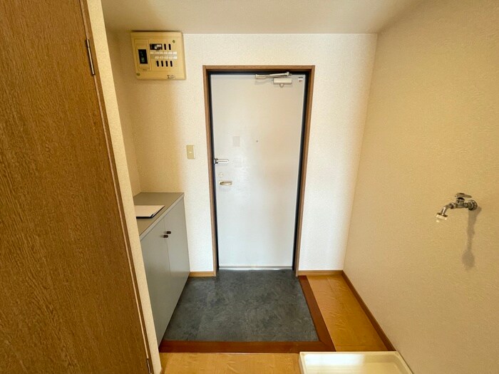 物件内観写真9　(玄関)