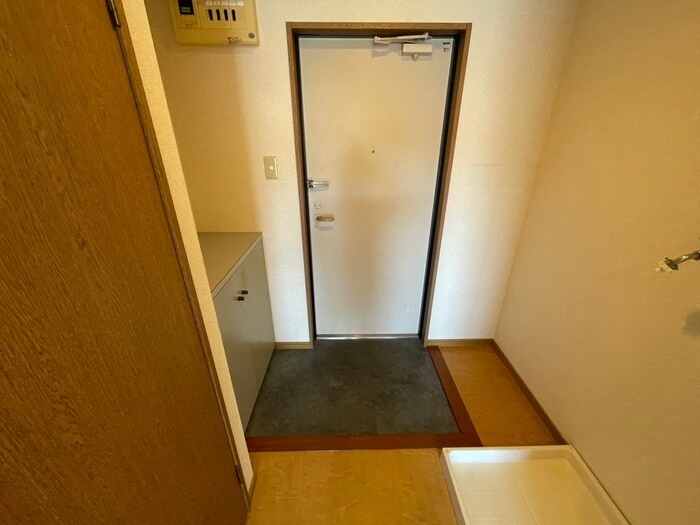 物件内観写真9　(玄関)