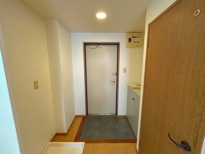 物件内観写真9　(玄関)