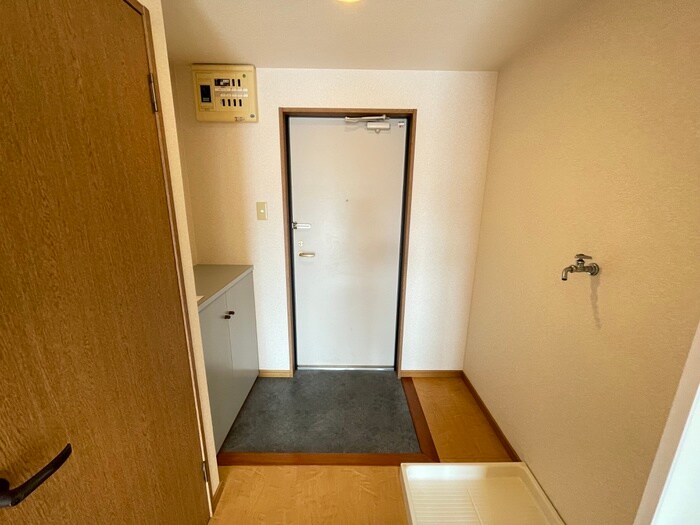 物件内観写真9　(玄関)