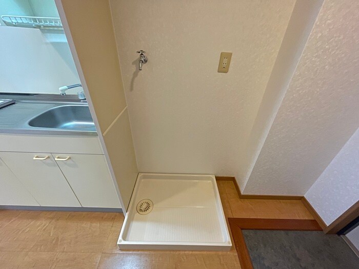 物件内観写真11　(洗濯機置場)