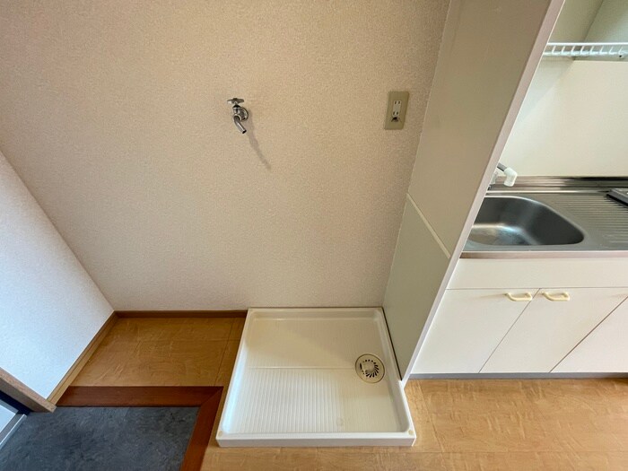 物件内観写真11　(洗濯機置場)