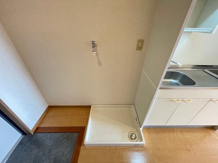 物件内観写真12　(洗濯機置場)