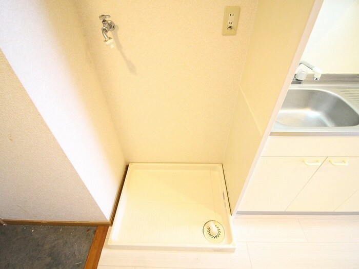 物件内観写真12　(洗濯機置場)