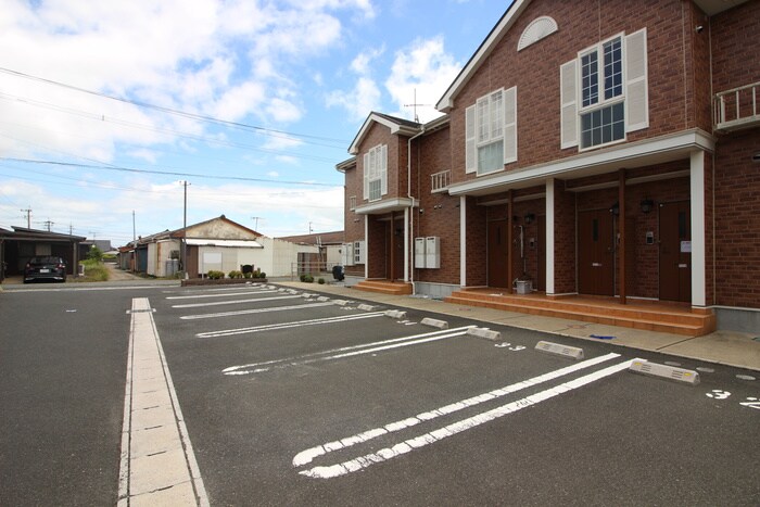 物件外観写真2　(駐車場)