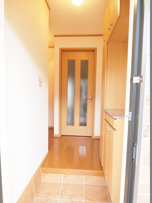 物件内観写真13　(玄関)