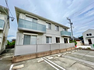 シャーメゾンなるみずB棟外観写真