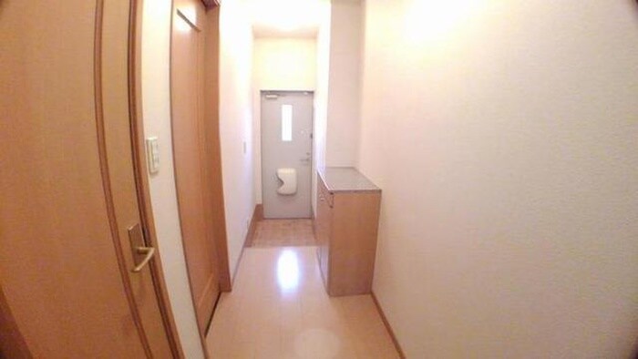 物件内観写真7　(玄関)
