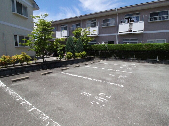 物件外観写真2　(駐車場)