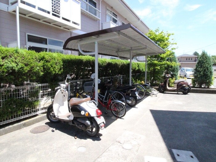物件外観写真3　(駐輪場)