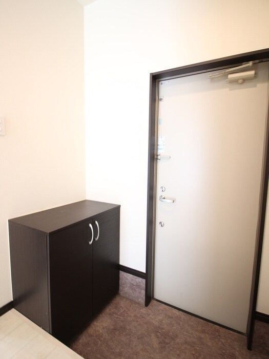 物件内観写真13　(玄関)