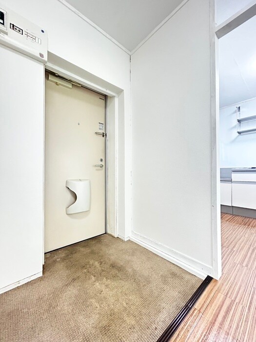 物件内観写真6　(玄関)