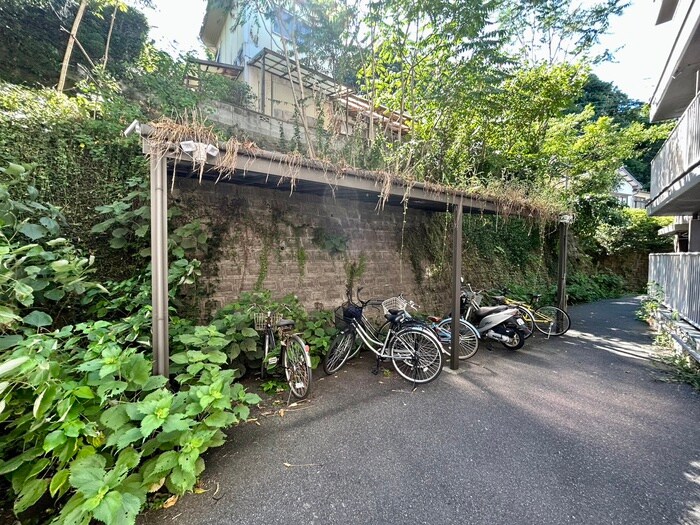 物件外観写真4　(駐輪場)