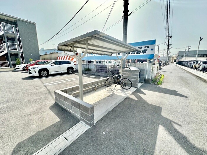 物件外観写真4　(駐輪場)