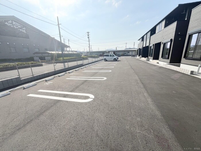物件外観写真2　(駐車場)