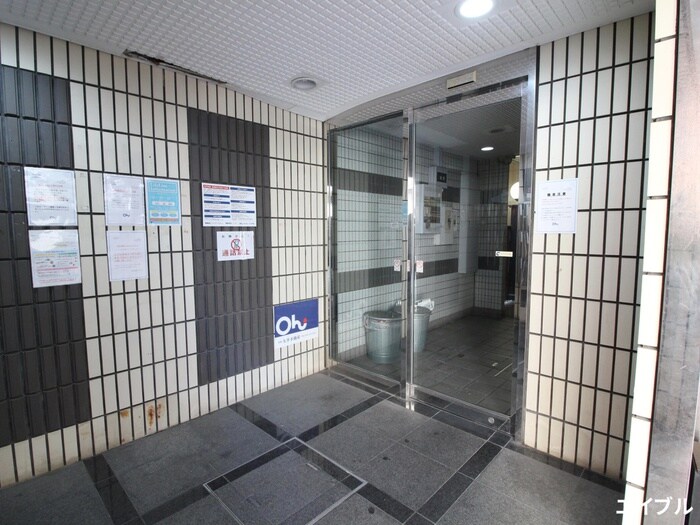 物件外観写真3　(エントランス部分)