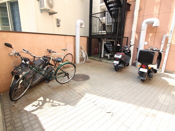物件外観写真6　(駐輪場)