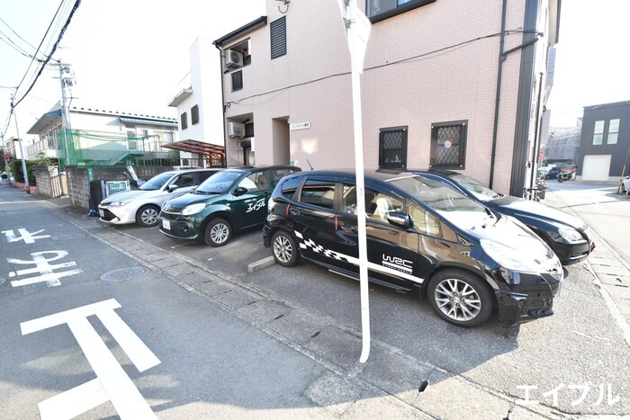 物件外観写真4　(駐車場)