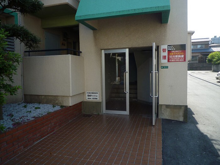 物件外観写真2　(エントランス部分)