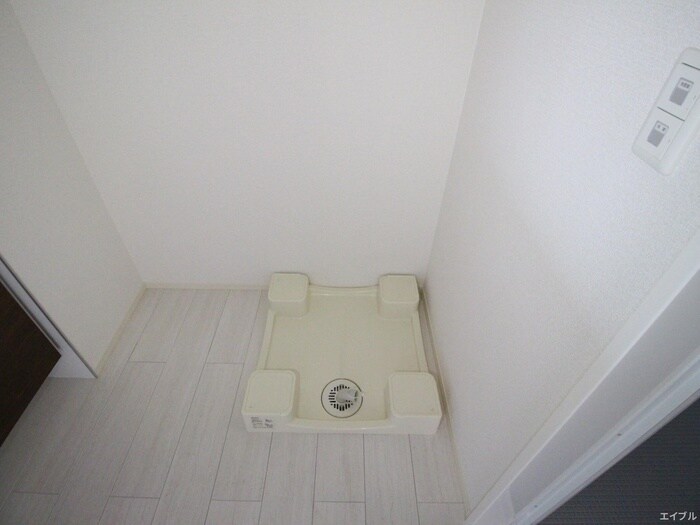 物件内観写真16　(洗濯機置場)