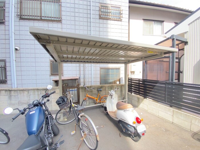物件外観写真4　(駐輪場)