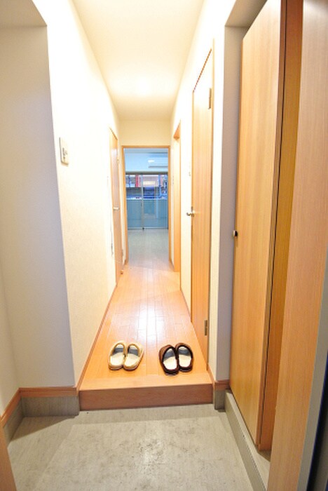 物件内観写真13　(玄関)