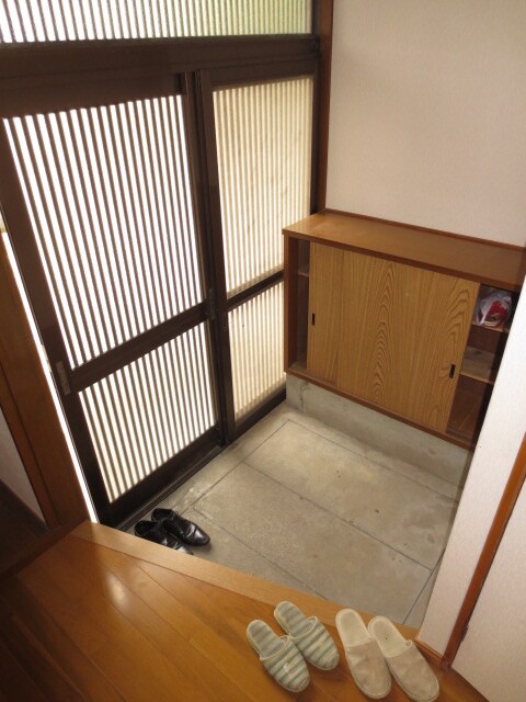 物件内観写真10　(玄関)