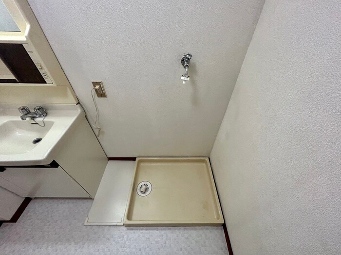 物件内観写真13　(洗濯機置場)