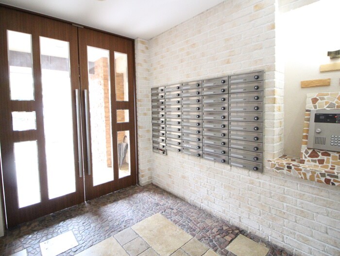 物件外観写真4　(エントランス部分)