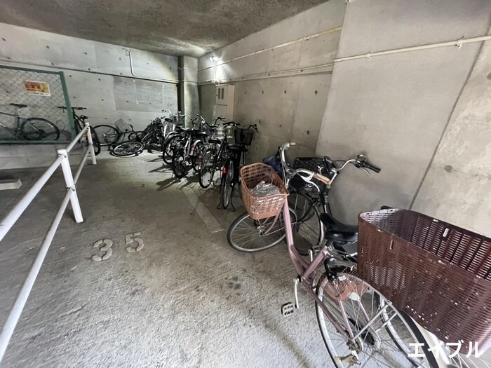 物件外観写真3　(駐輪場)