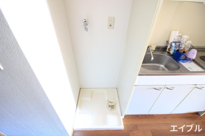 物件内観写真11　(洗濯機置場)